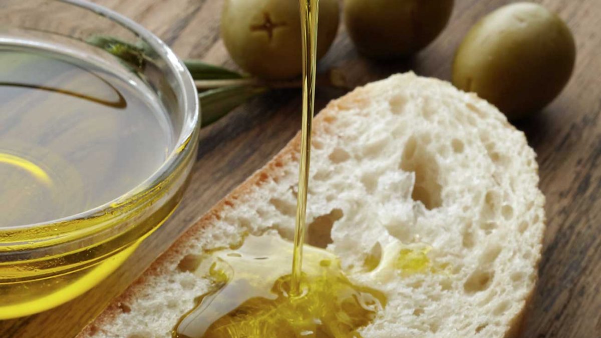 Olivenöl mit Salz und Brot - einfach lecker